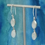 Silverörhängen med Månsten