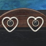 Örhängen hjärta onyx