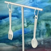Örhängen gaffel och sked