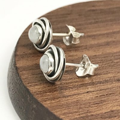 Silverörhängen, Månsten 