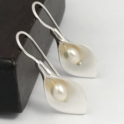  Silverörhängen, Vit Lilja 