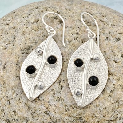 Silverörhängen, Onyx