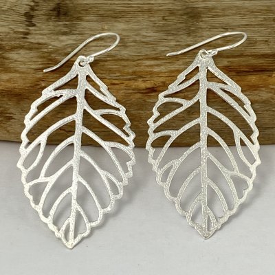 Silverörhängen, Löv 