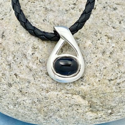 Silverhalsband, Onyx