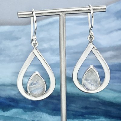 Silverörhängen, Månsten