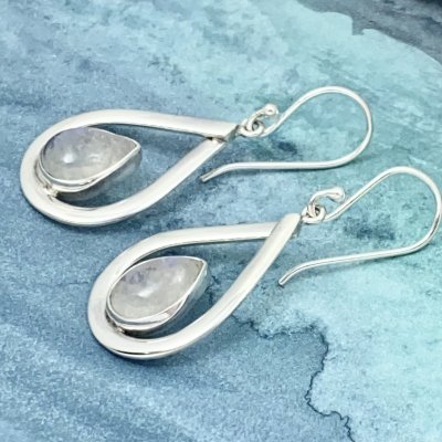 Silverörhängen, Månsten