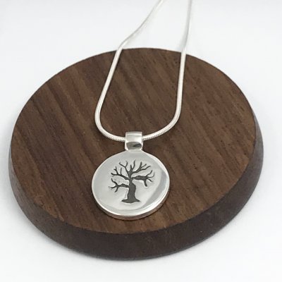 Silverhalsband, Livets träd