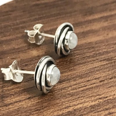 Silverörhängen, Månsten 