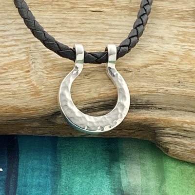 Silverhalsband, Hamrat