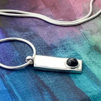 Silverhalsband, Onyx