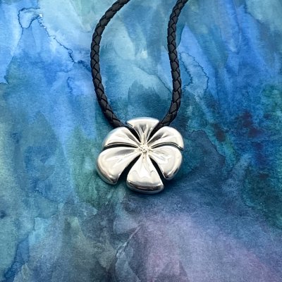 Silverhalsband, Blomma