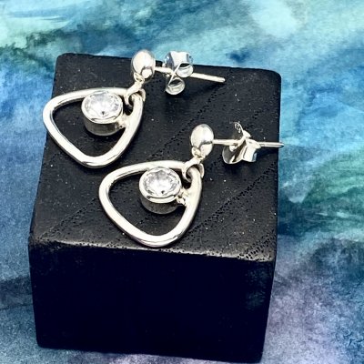 Silverörhängen, Zircon