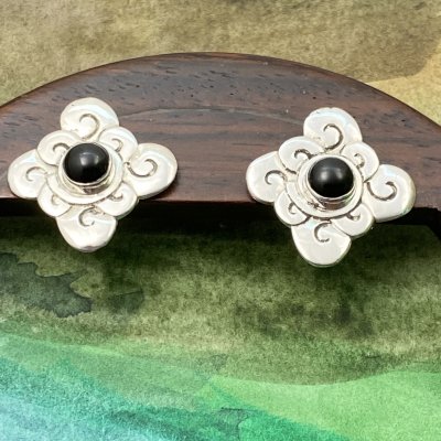 Silverörhängen, Onyx