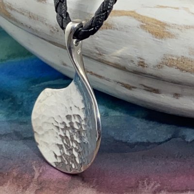 Silverhalsband, Hamrat