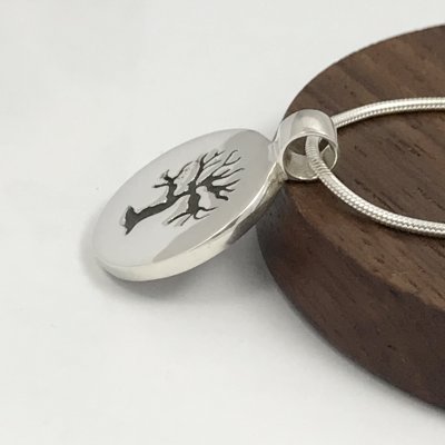 Silverhalsband, Livets träd