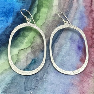 Silverörhängen, Hamrade ringar