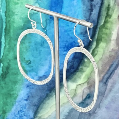 Silverörhängen, Hamrade ringar