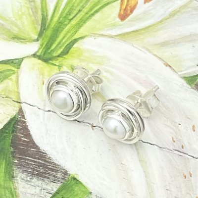 Örhängen vit pärla