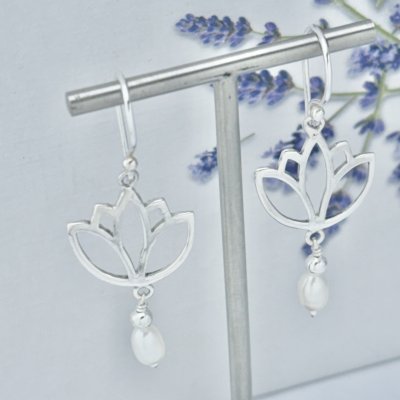 Silverörhängen, vit pärla