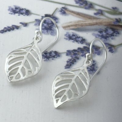 Silverörhängen, Löv 