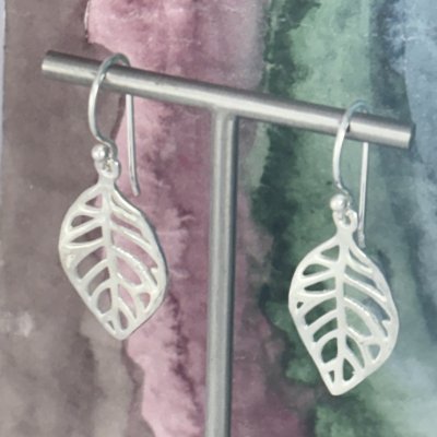 Silverörhängen, Löv 