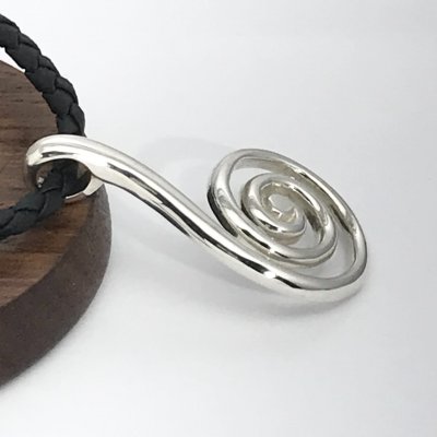 Silverhalsband, Spiral 