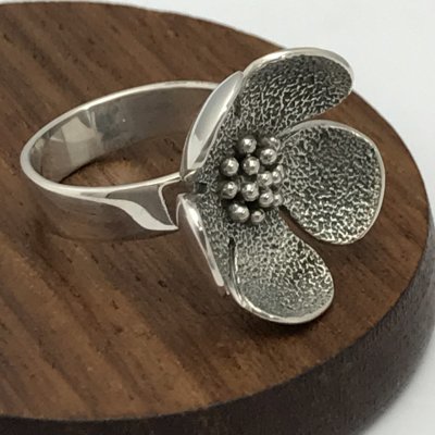 Silverring , Stor blomma