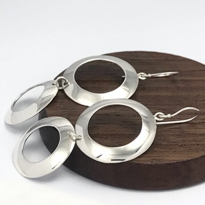 Silverörhängen, Stora ringar