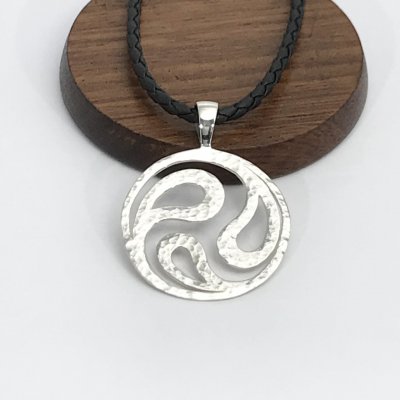 Silverhalsband, Hamrat