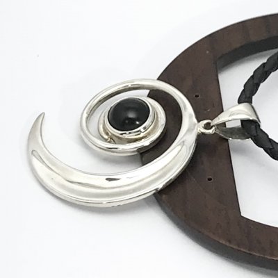 Silverhalsband, Spiral och Onyx