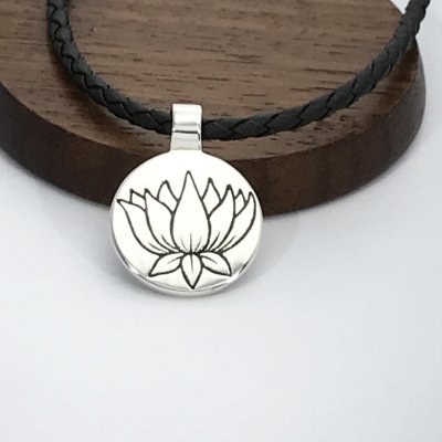 Silverhalsband, Näckros